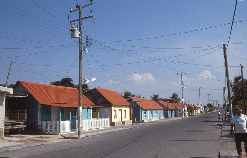 193_Rio Lagartos, een straatje.jpg